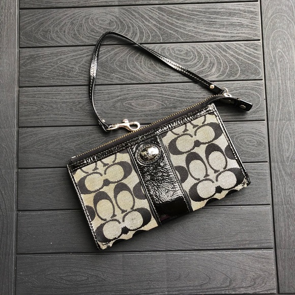 Coach canvas logo blk patent leather trim wristlet - Picture 1 of 8
